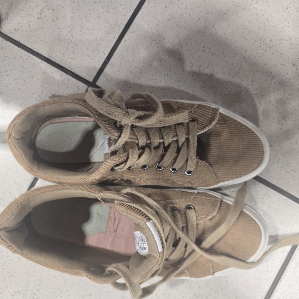 Cariuma Tan Athletic Shoes with Classic Suede Design